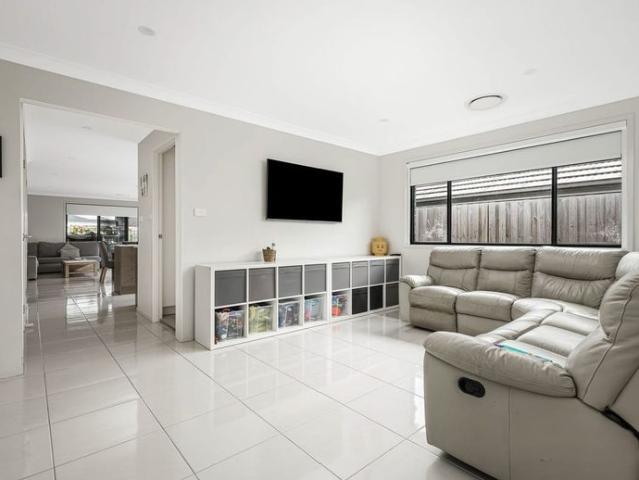 Spacious, Modern 4 bedroom with Spa, great location !