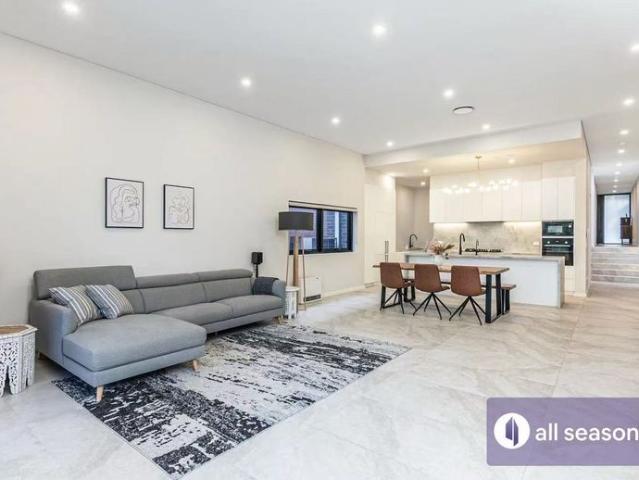 Spacious Modern 5 Bed Family Home