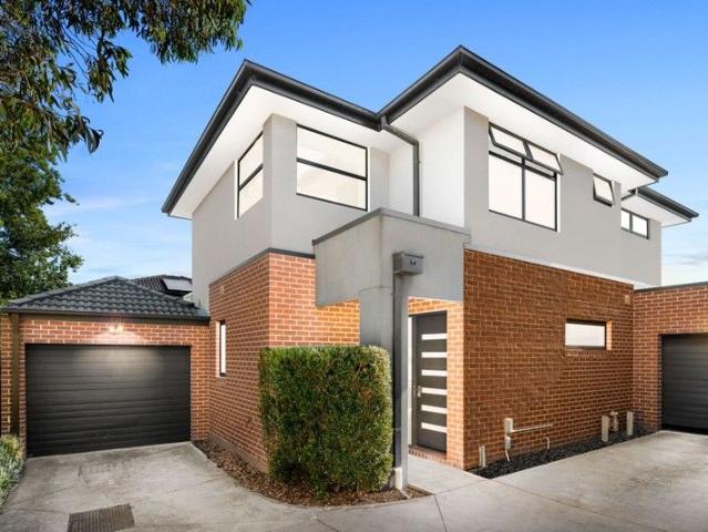 Spacious & Modern 5 Bedroom Townhouse in Prime Clayton Location