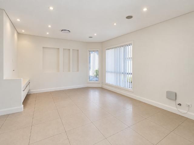 Spacious Modern 5 Bedroom Townhouse In Prime Padstow Location