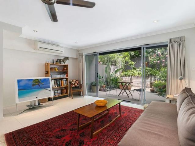 SPACIOUS MODERN AIR CONDITIONED TOWNHOUSE, 3 FULL LEVELS, UNIQUE STUDIO/STORAGE AREA, 2 CAR ACCOMMODATION, PRIVATE COURTYARD