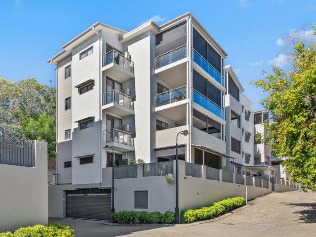 Spacious & Modern Apartment in Prime Everton Park Location