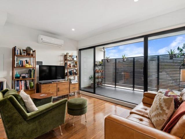 Spacious Modern Apartment In Superb Location