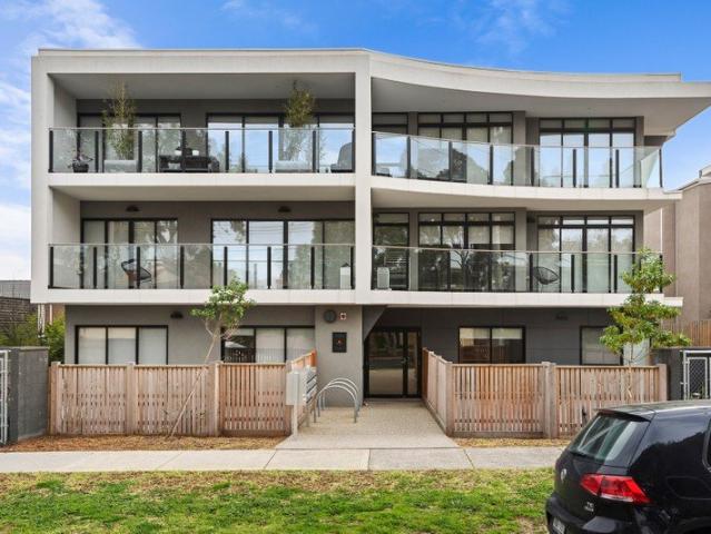 Spacious Modern Apartment In Superb Location