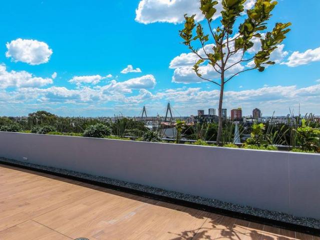 Spacious Modern Apartment with City Views