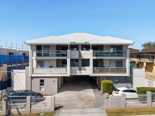 Spacious Modern Apartment with Double Garage in Everton Park