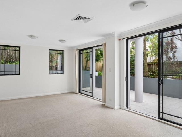 Spacious modern apartment with NE aspect