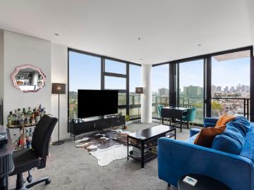 Spacious Modern Apartment with Stunning City Views