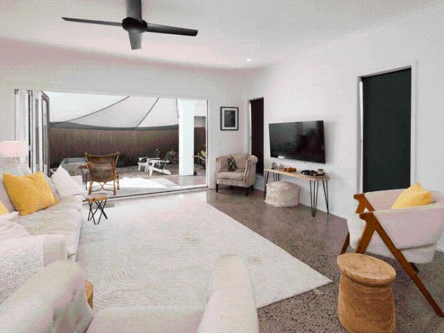 SPACIOUS MODERN DUPLEX IN PRIME COASTAL LOCATION