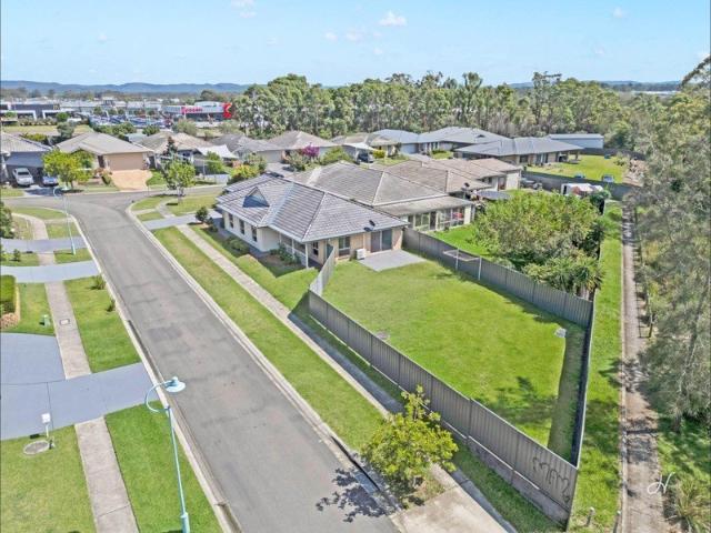 SPACIOUS & MODERN FOUR BEDROOM FAMILY HOME