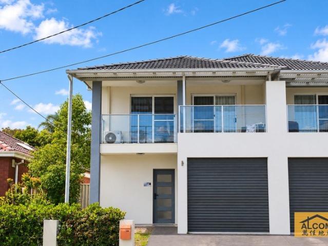Spacious Modern Family Duplex with Two Master Suites