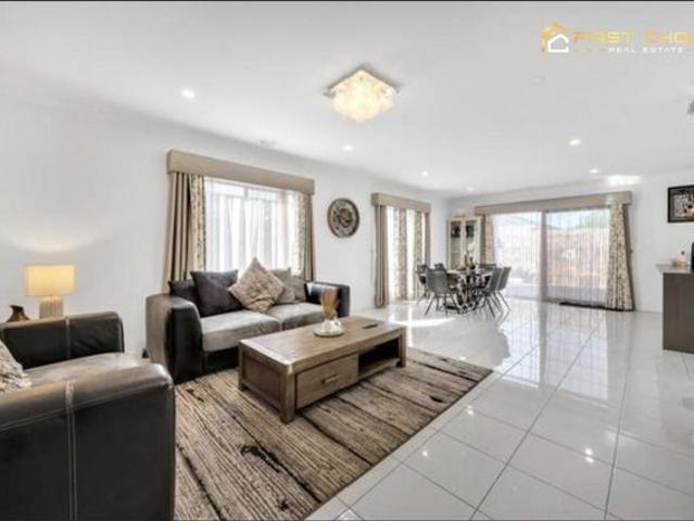 Spacious & Modern Family Home for Lease in a Prime Clyde Location