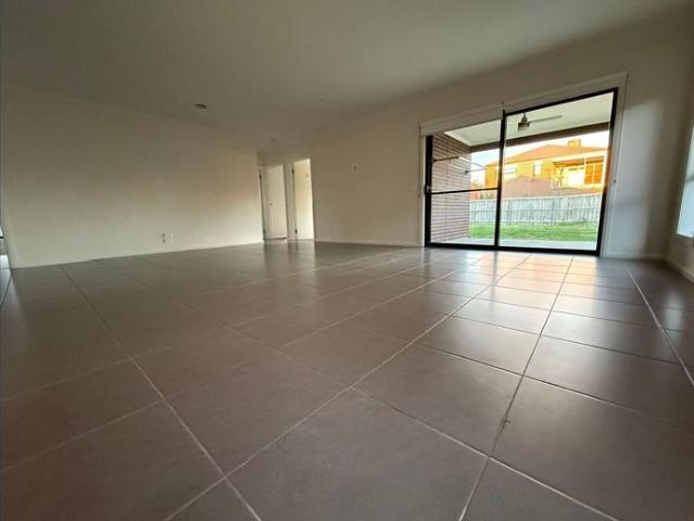 Spacious Modern Family Home in Saltwater School Zone