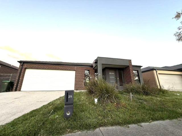 Spacious Modern Family Home in Saltwater School Zone