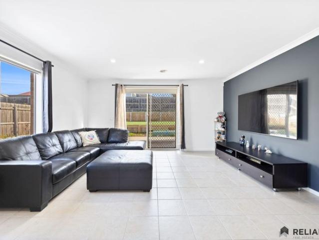 Spacious & Modern Family Home in Quiet Court Location