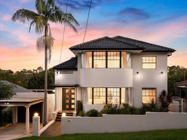 Spacious modern family home in quiet Castlecrag crescent