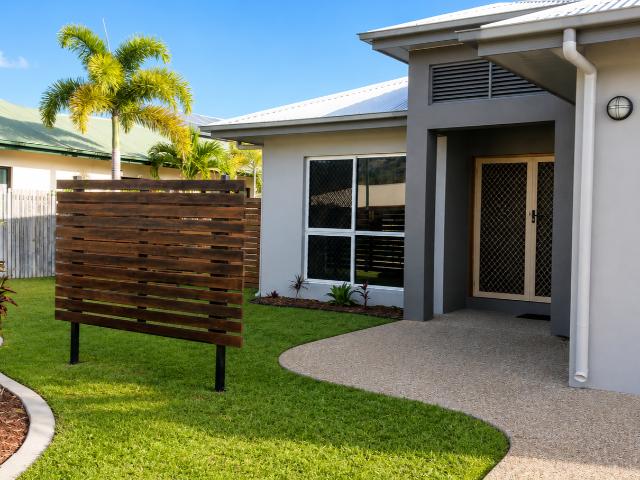 Spacious Modern Family Home with pool