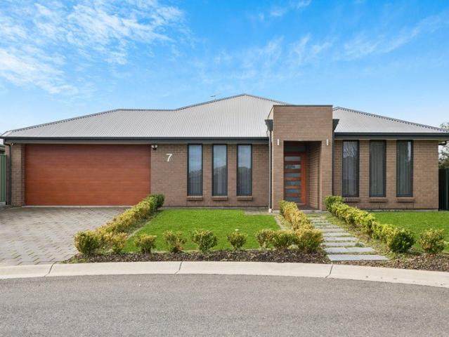 Spacious & Modern Family Living