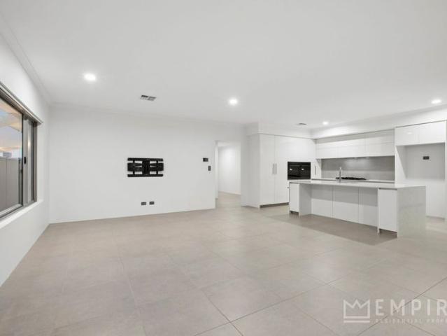Spacious Modern Family Living!