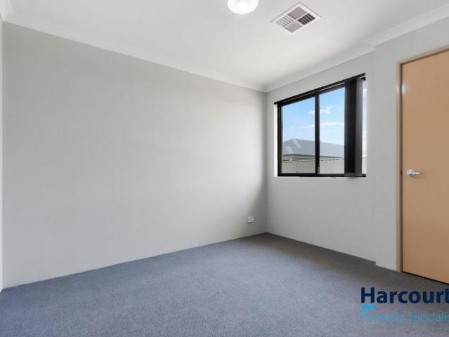 Spacious Modern Family Living with Solar Savings