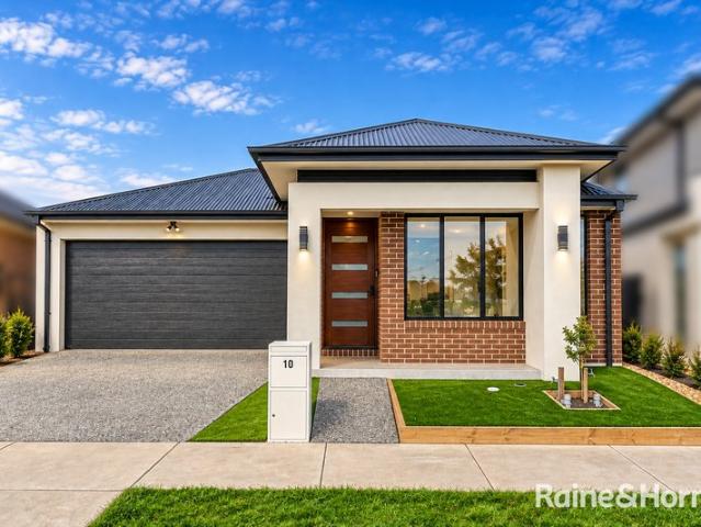 Spacious & Modern Family Living in Woodstock