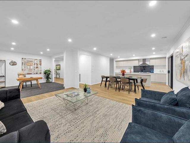 Spacious Modern Family Living in a Convenient Doreen Location