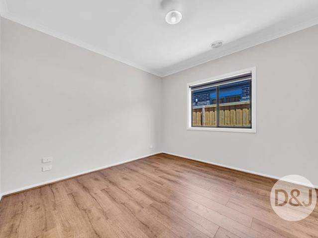 Spacious & Modern Family Living in Clyde