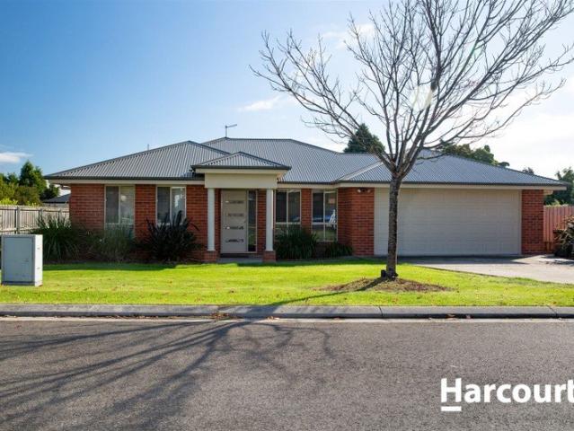Spacious Modern Family Living in Peaceful Pipe Clay Bay
