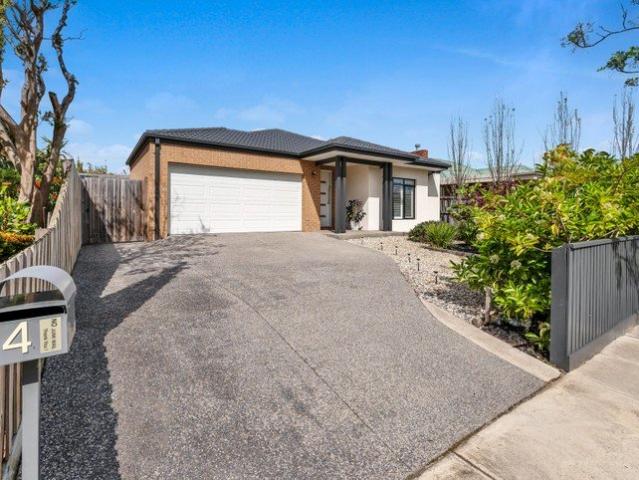 Spacious Modern Family Living in Prime McKinnon High School Zone