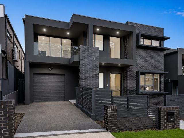 Spacious Modern Free standing Home