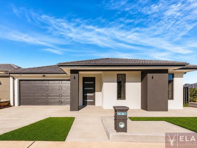 Spacious Modern Home 4 Bedrooms, 4 Bathrooms, Double Garage & 7 Years Builder's Warranty Remaining