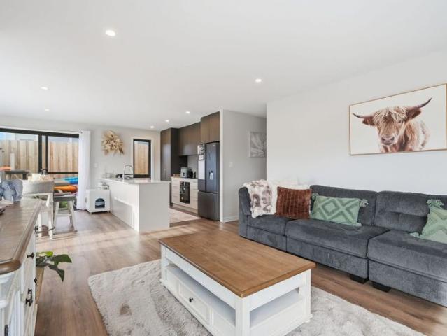 Spacious & Modern Home with Open Plan Living