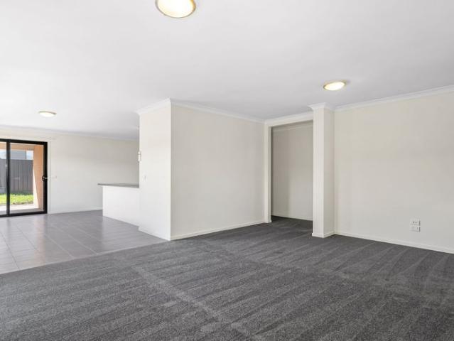 Spacious Modern Home with Alfresco Living in Prime Kilmore Location