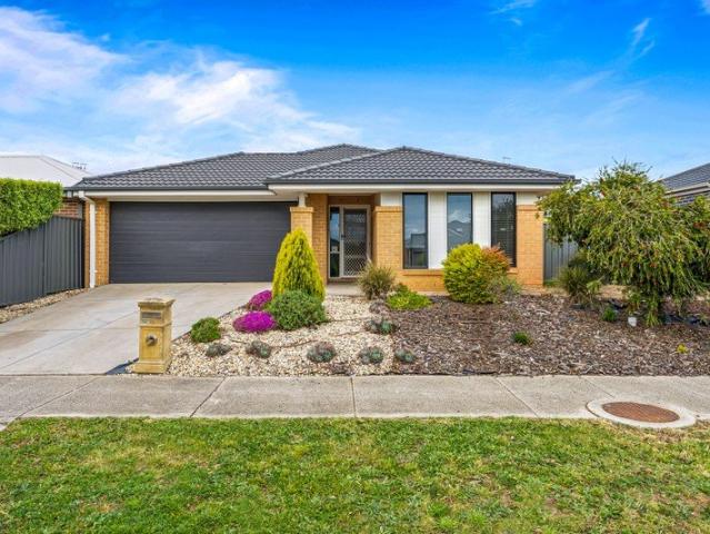 Spacious Modern Home with Alfresco Living in Prime Kilmore Location