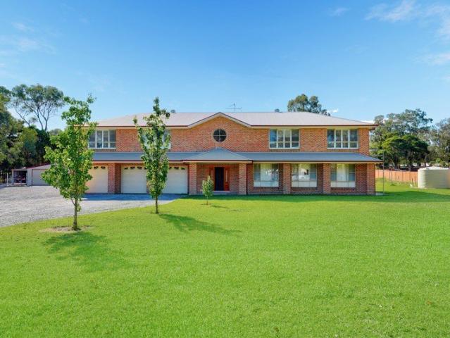 SPACIOUS MODERN HOME & IMPRESSIVE 8 BAY SHED ON 4 PRISTINE ACRES