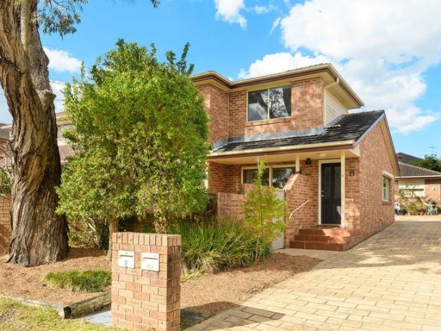 Spacious, modern home in the heart of Jannali