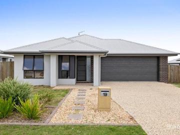 Spacious Modern Home in Wyreema 4 Bedrooms, 2 Living Areas, 2 Bath and 2 Car