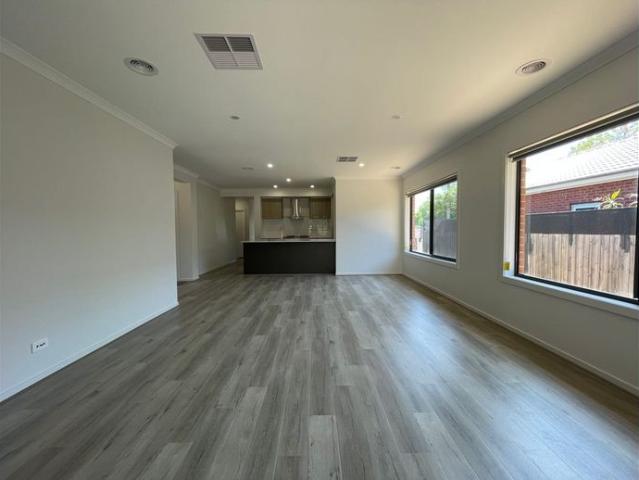 SPACIOUS MODERN HOME IN A PRIME LOCATION !