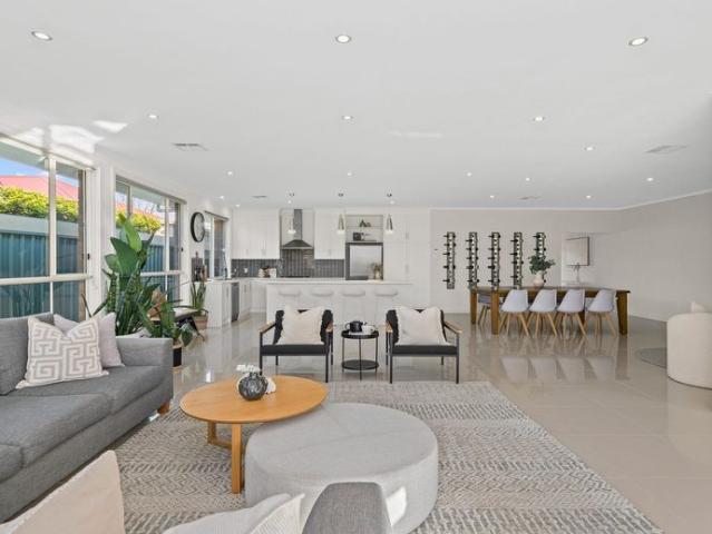 Spacious & Modern Home in Beautiful McLaren Flat