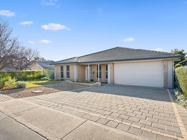 Spacious & Modern Home in Beautiful McLaren Flat
