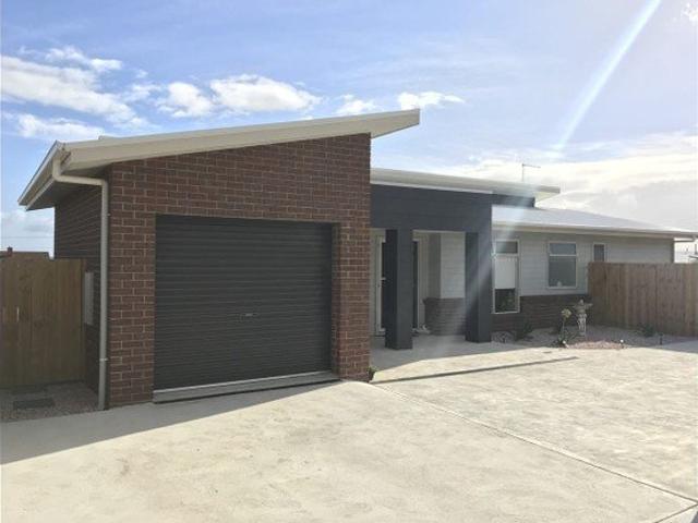 Spacious Modern Home in Sulphur Creek!