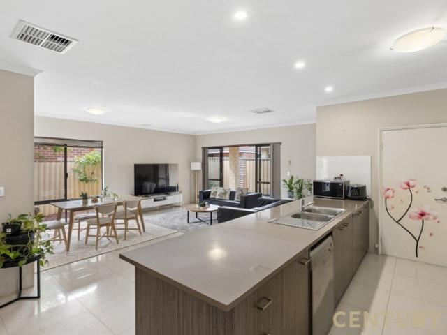 SPACIOUS & MODERN LOW MAINTENANCE LIVING!