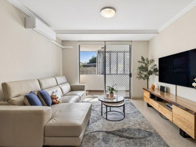 Spacious Modern Living on the Hurlstone Park Border