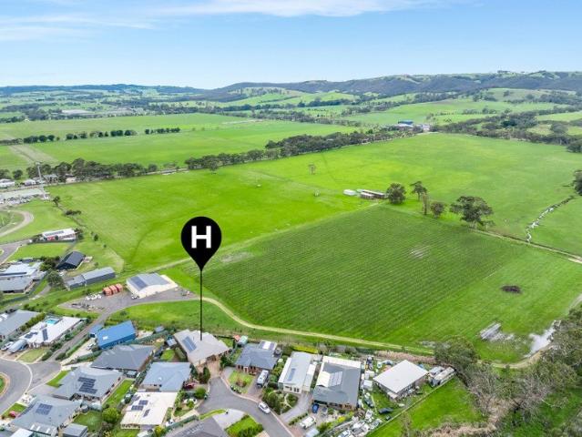Spacious modern Living, Bonus Studio with vinyard and Hill outlook
