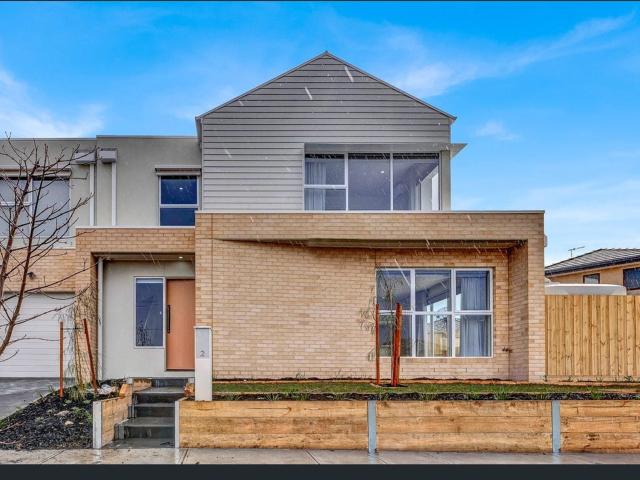 Spacious Modern Living in a Convenient Reservoir Location