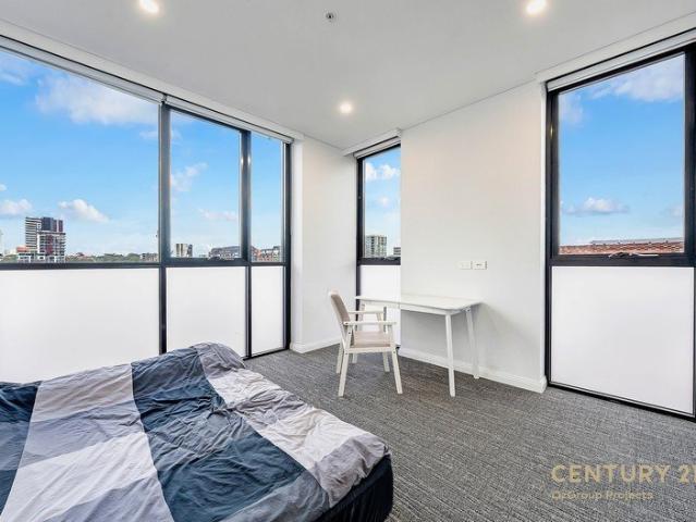 Spacious Modern Living in the Heart of Green Square