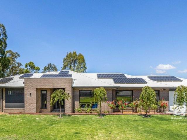 SPACIOUS MODERN LIVING IN WY YUNG