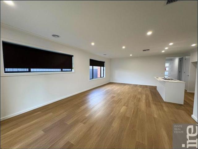 Spacious Modern Living in Warby Views Estate!