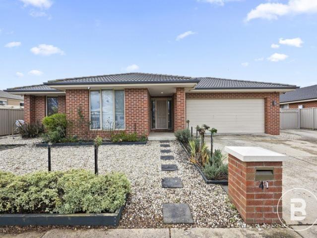 SPACIOUS MODERN LIVING WITH EXCEPTIONAL OUTDOOR SPACE AND SIDE ACCESS