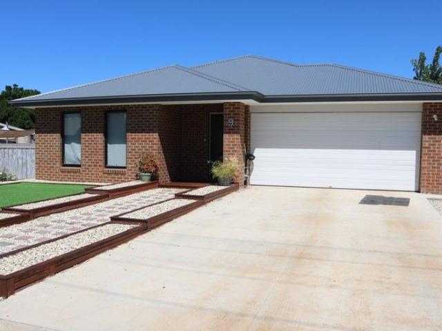SPACIOUS, MODERN LIVING WITH SHED, SPACE AND STYLE